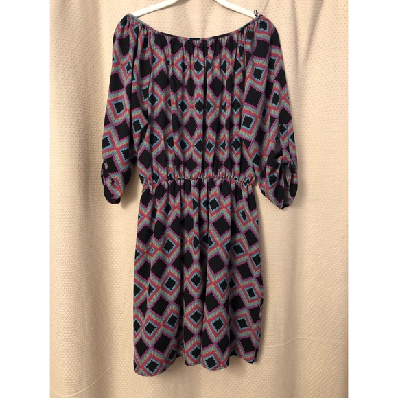 Geometric LS dress - Picture 2 of 3